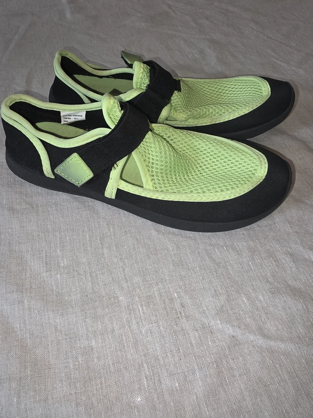 wonder nation Black and Neon Green Kids Water Shoes
